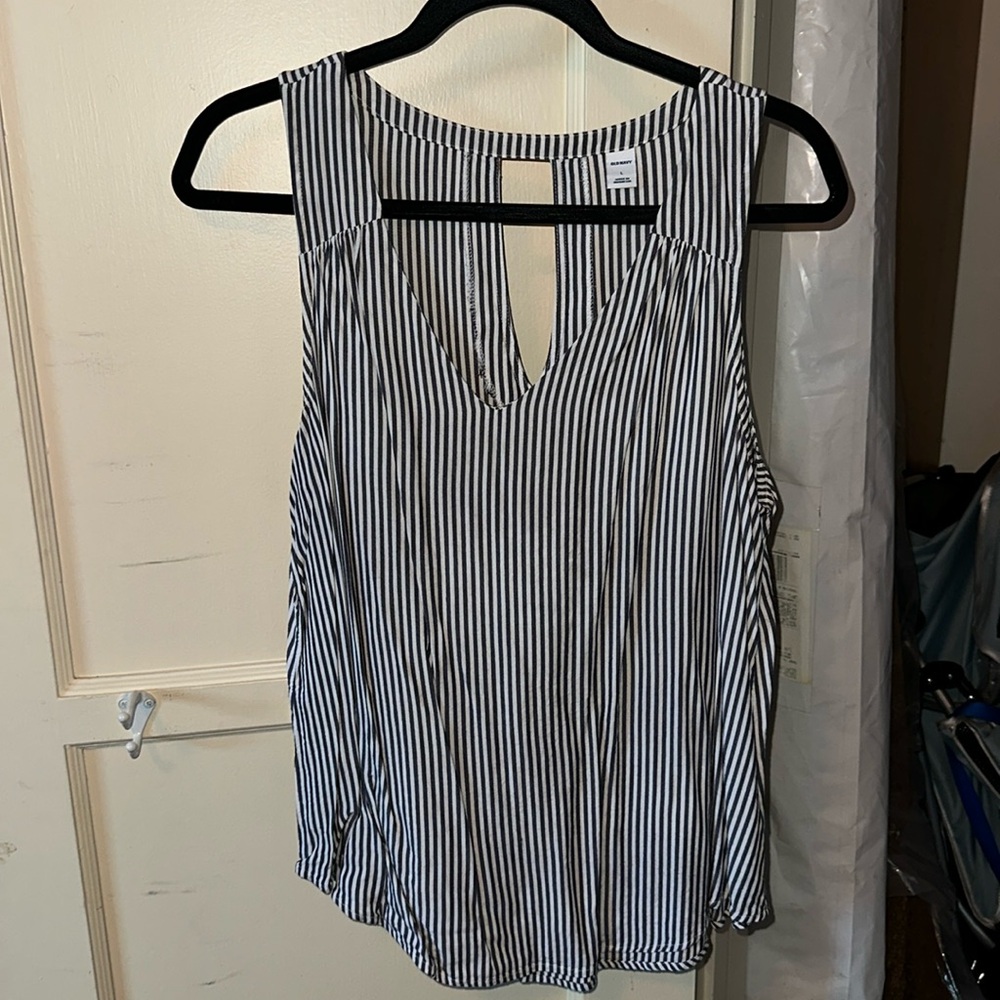 Black and White Striped Key Hole Back Tank Women’s L
